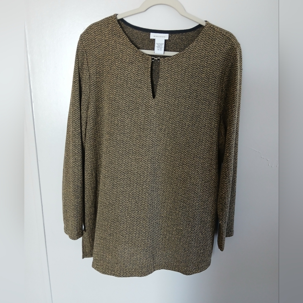 Womens top Avenue 18/20 long sleeve tan